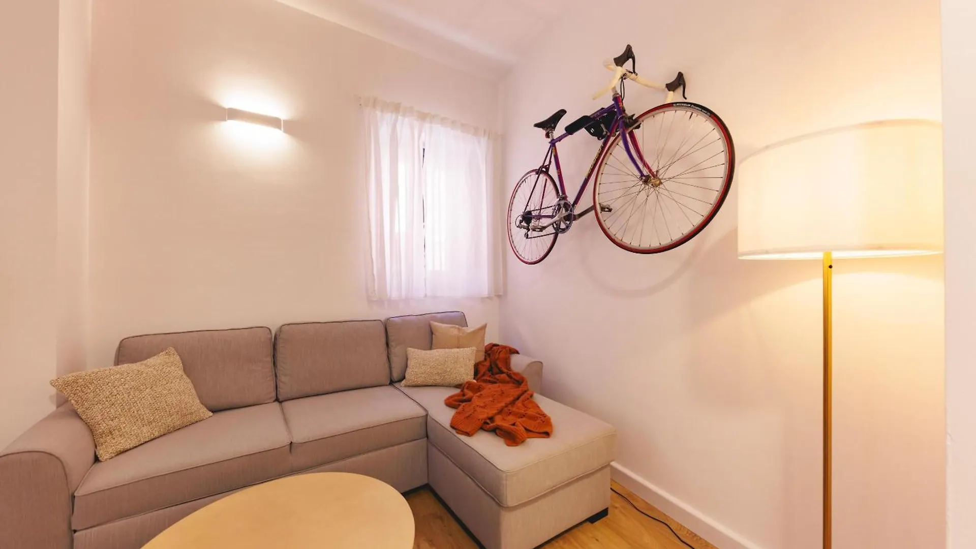 Bravissimo Portal Barca, Monthly Apartment Gerona España